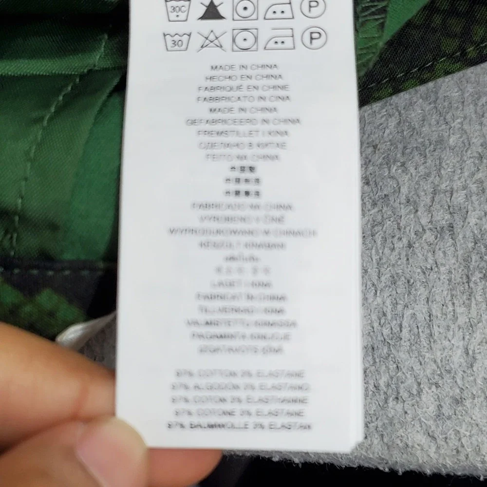 MICHAEL Kors Women Pants 8P Green Snakeskin Print Cropped Button 26